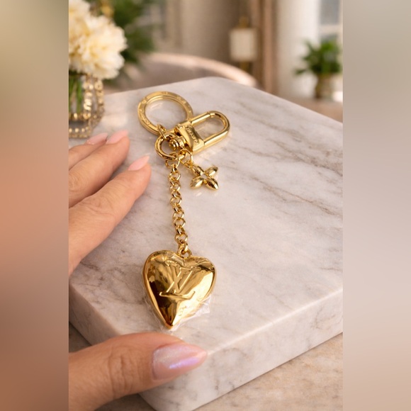 LV Gold Heart Key Holder/Bag Charm - Picture 2 of 3